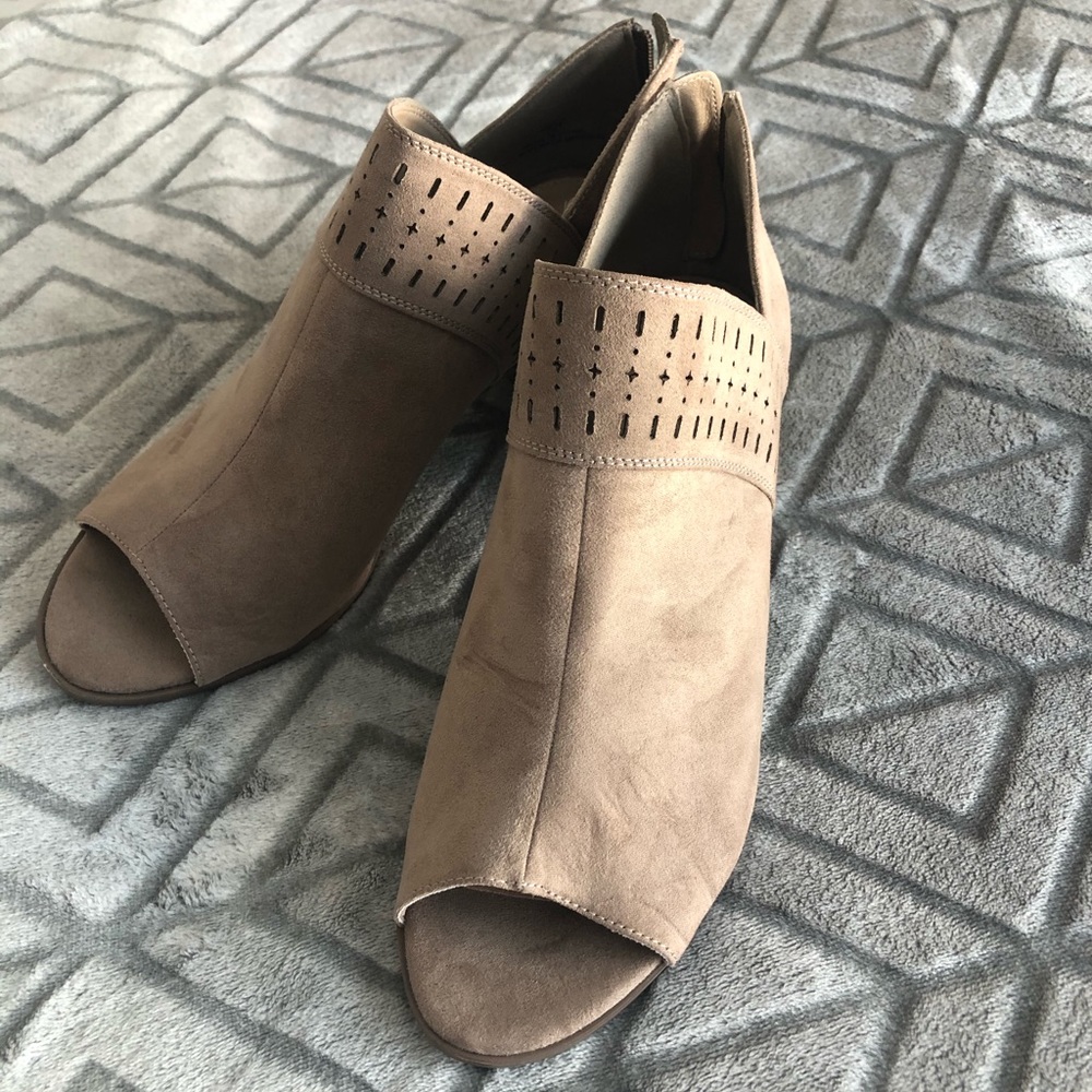 Xappeal tan open toe booties